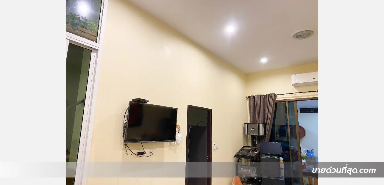 ขายทาวน์โฮม 3 ชั้น ตั้งอยู่ ซ.ลาดพร้าว 41 (ภาวนา ซ.5) เนื้อที่ 32 ตร.ว. 4