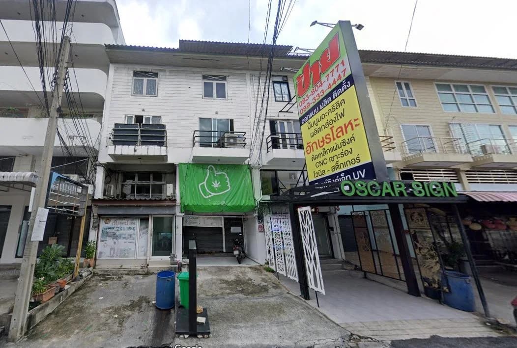 ขายอาคารพาณิชย์ 4.5 ชั้น 24 ตร.ว. ซ.ศรีนครินทร์ 42 ปากซอยตรงข้ามซีคอนฯ 1