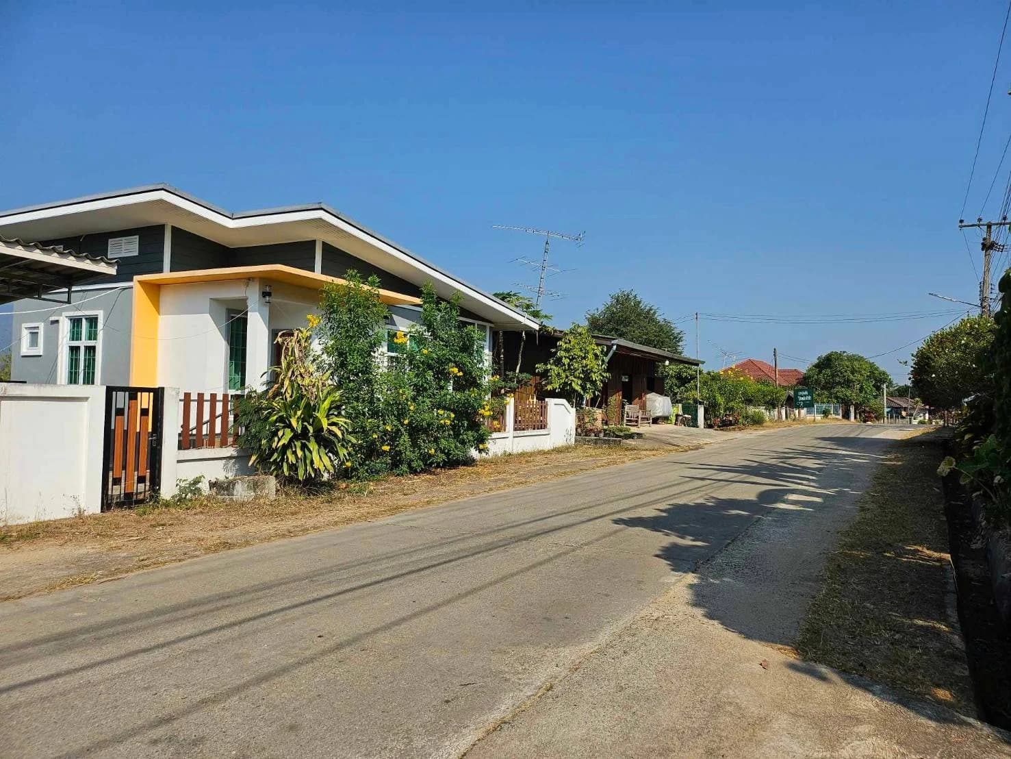 ขายบ้านพร้อมที่ดิน เนื้อที่ 286 ตรว. อ.พร้าว จ.เชียงใหม่ ใกล้โรงเรียนบ้านแม่ปั๋ง 4