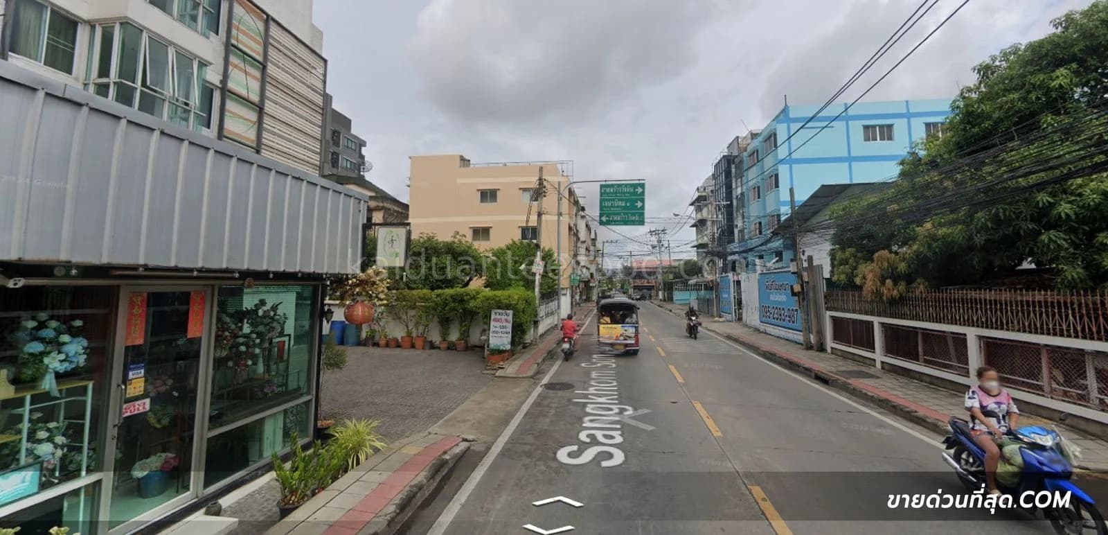 Three-story building for rent, located on Sangkomsongkroh Road (opposite Soi 35), with a land area of ​​107 square wa. 4