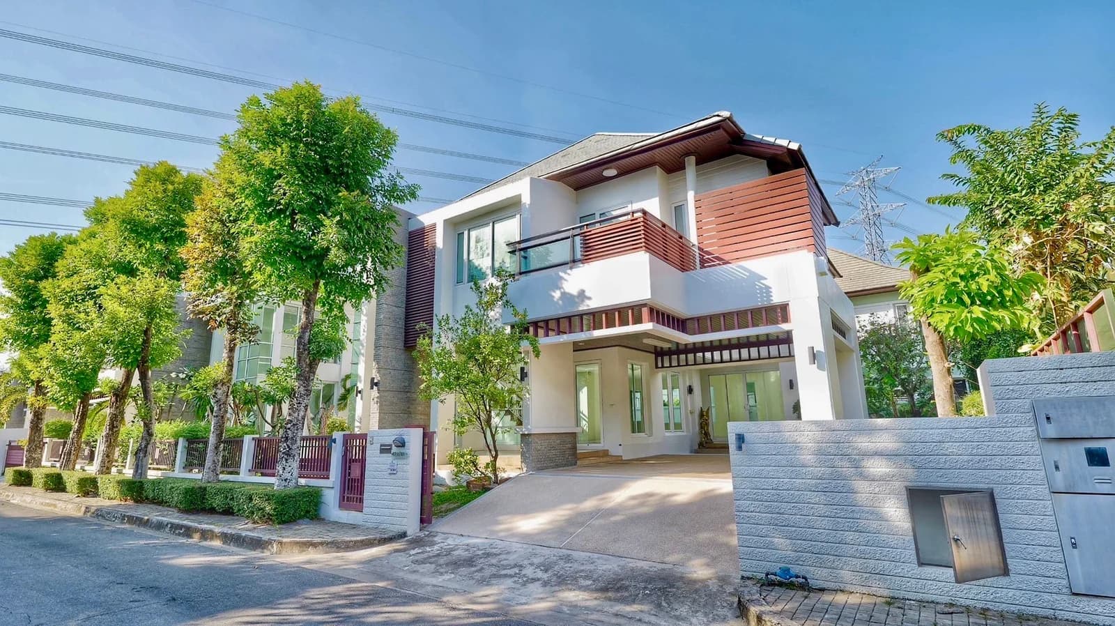 ขายบ้านเดี่ยว 2 ชั้น 95 ตร.ว. หมู่บ้านบลูลากูน1 ติด ถ.กาญจนาภิเษก ใกล้เมกาบางนา 2