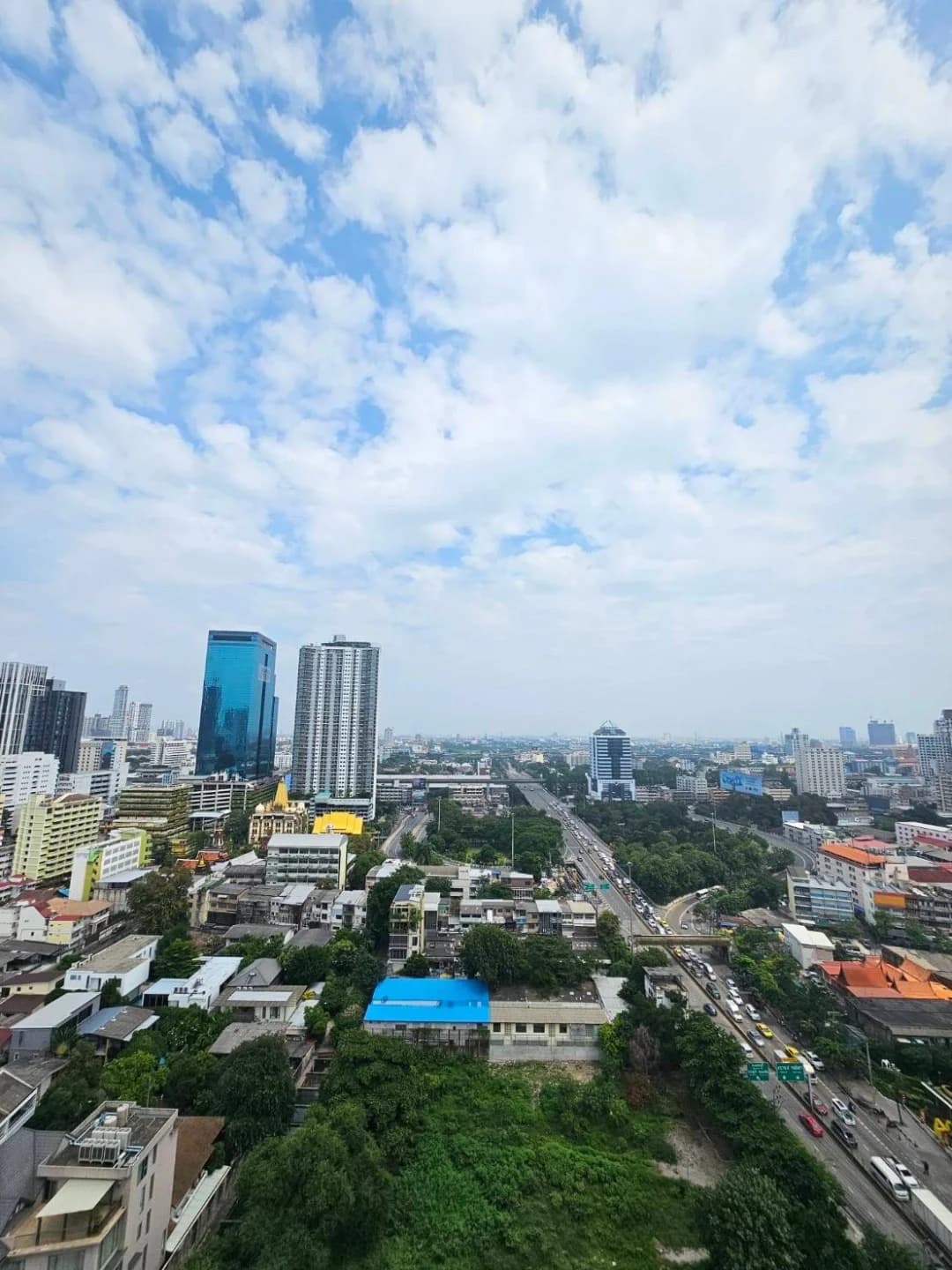 ขายคอนโด Up Ekamai 44.29 ตร.ม. ซอยสุขุมวิท 63 ติดถนนเอกมัย ใกล้เอ็มควอเทียร์ 1