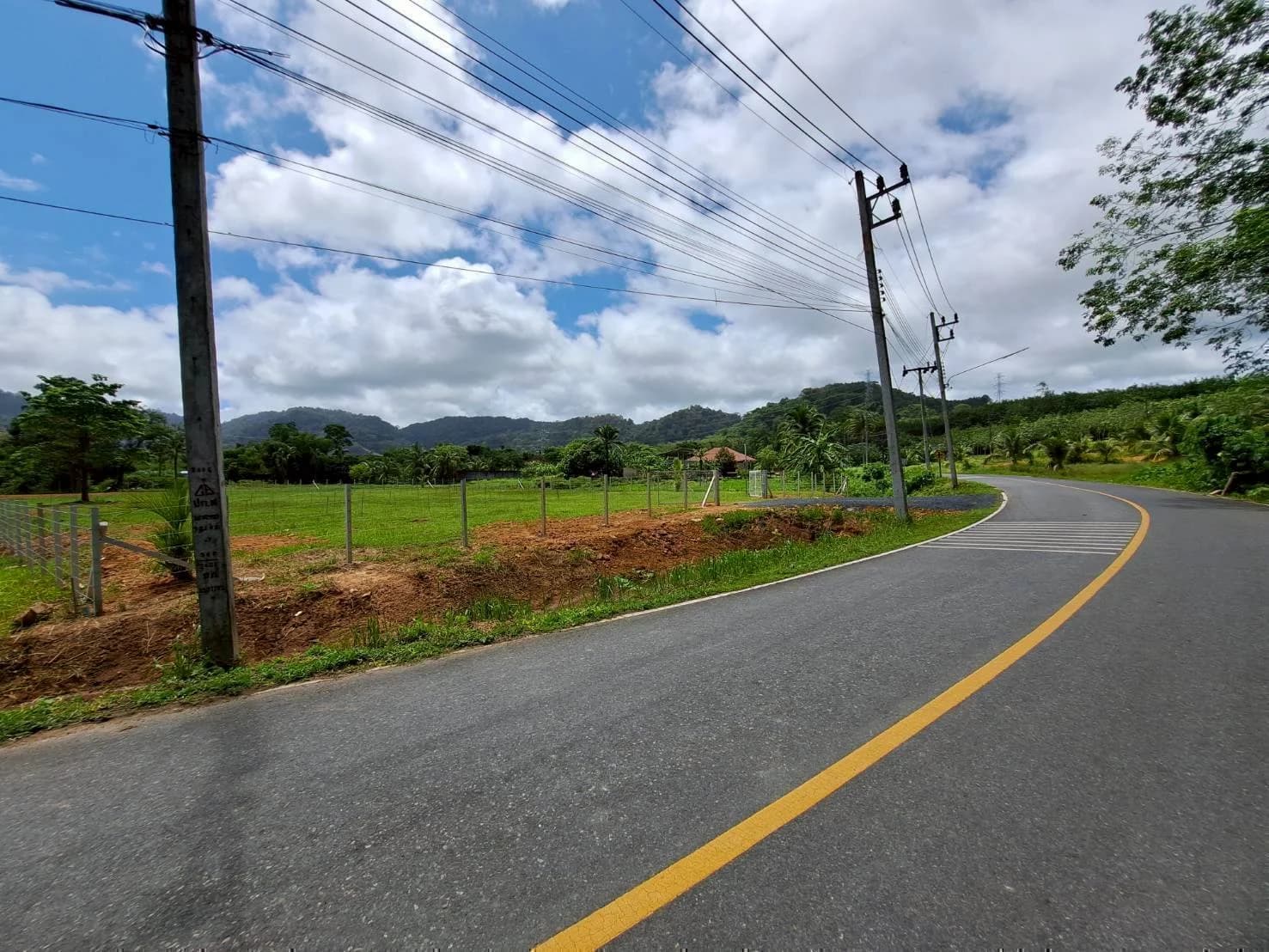 ขายที่ดินภูเก็ต 1-3-63.2 ไร่ ถนนหมายเลข 6014 ใกล้ โรงเรียนบ้านควน และโลตัสถลาง 5