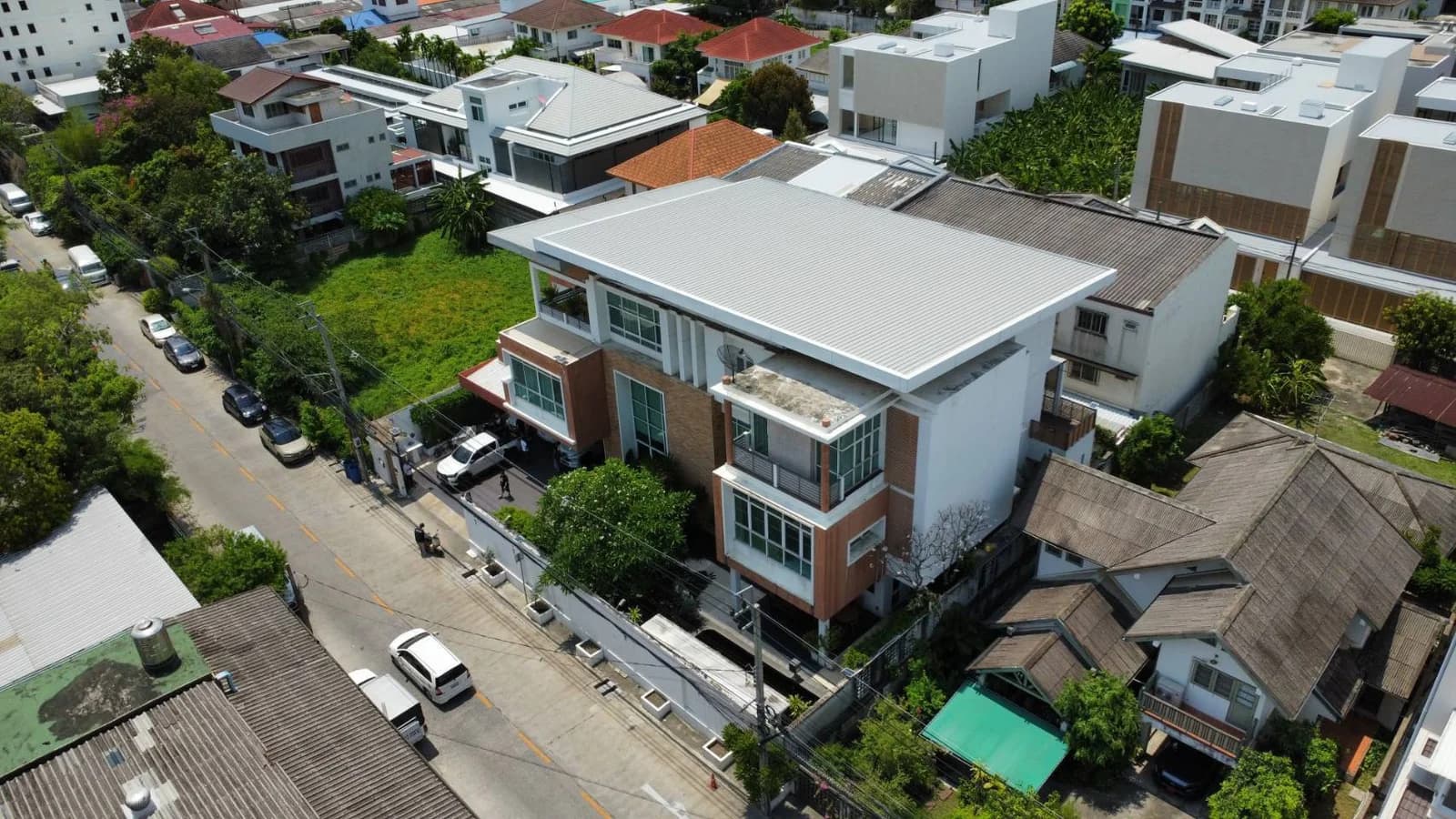 ขายบ้านเดี่ยว 3 ชั้น ขนาด 200 ตร.ว. ซอยนาคนิวาส 37 ใกล้เซ็นทรัล อีสต์วิลล์ 2