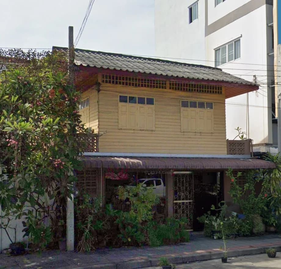 ขายที่ดินพร้อมบ้าน 2 ชั้น 30 ตร.ว. ถ.สังคมสงเคราะห์ ซ.ลาดพร้าว 71 ใกล้ CJ MORE 1