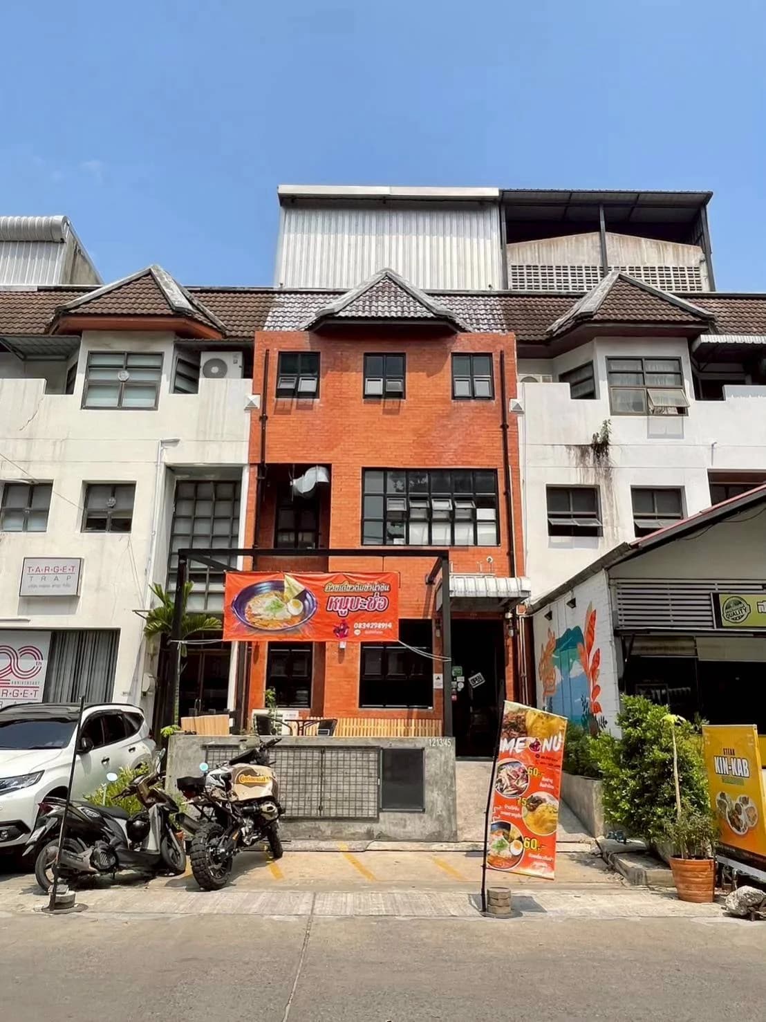 ขายตึกพาณิชย์ 3 ชั้นครึ่ง 41.1 ตร.ว. ย่านทาวน์อินทาวน์  ใกล้ถนนอินทราภรณ์ 1