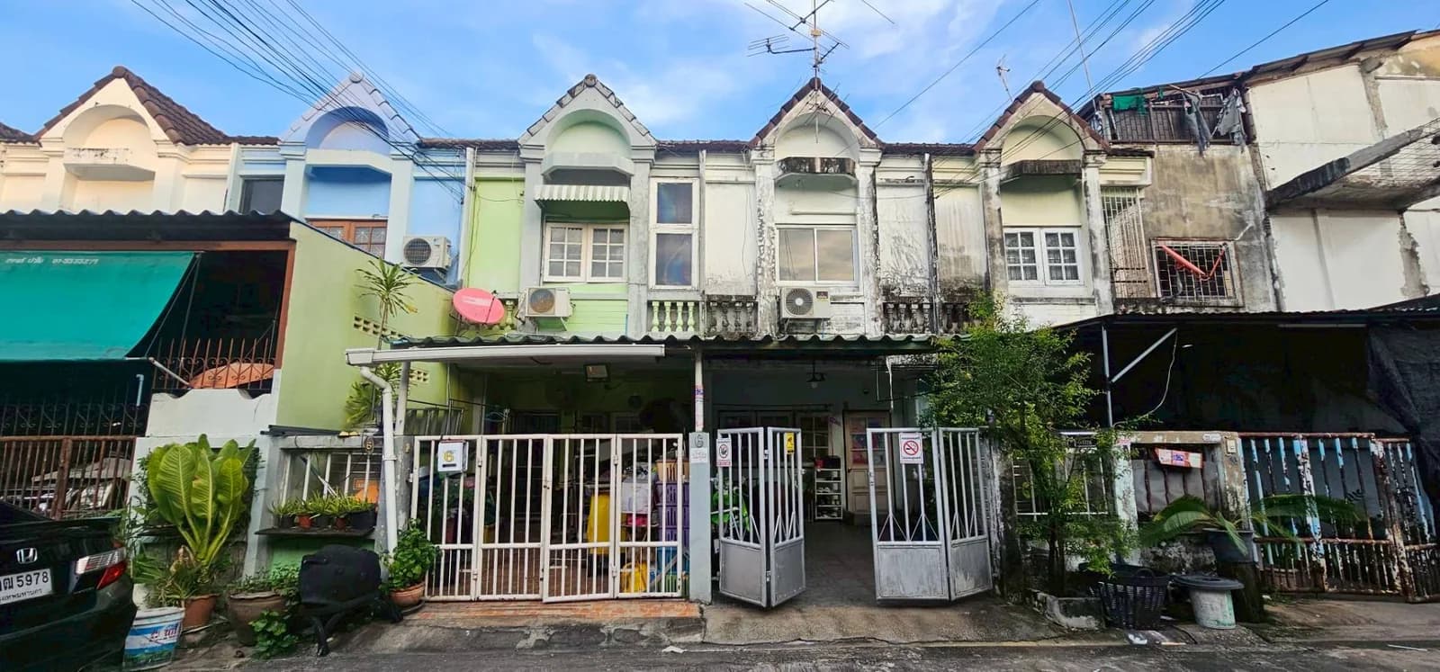 ขายทาวน์เฮาส์ 2 ชั้น 18.5 ตร.ว. ซอยนาคนิวาส 2 แยก 5 ใกล้ เซ็นทรัลอีสต์วิลล์ 1