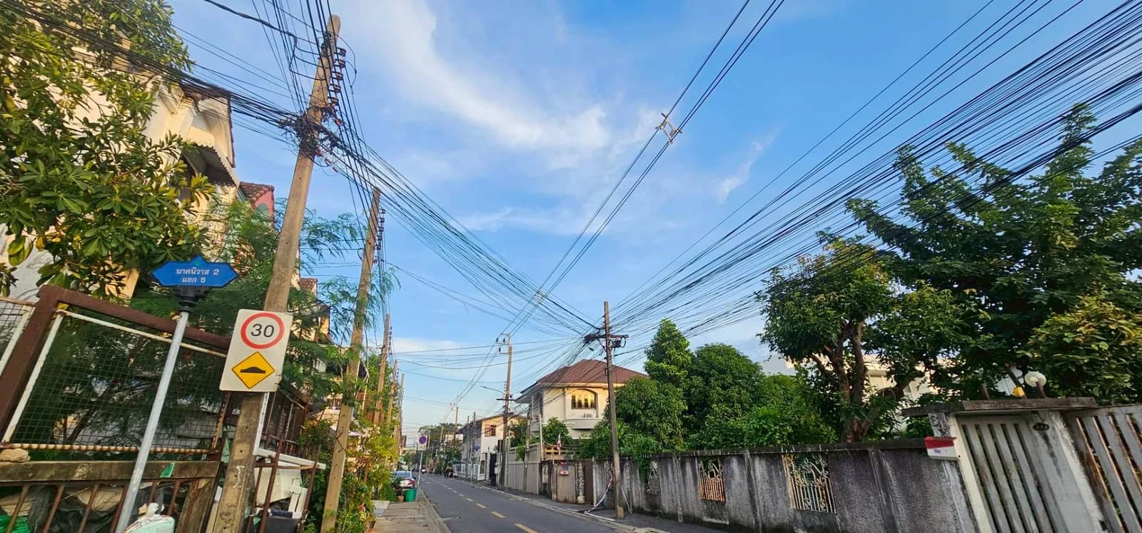 ขายทาวน์เฮาส์ 2 ชั้น 18.5 ตร.ว. ซอยนาคนิวาส 2 แยก 5 ใกล้ เซ็นทรัลอีสต์วิลล์ 2