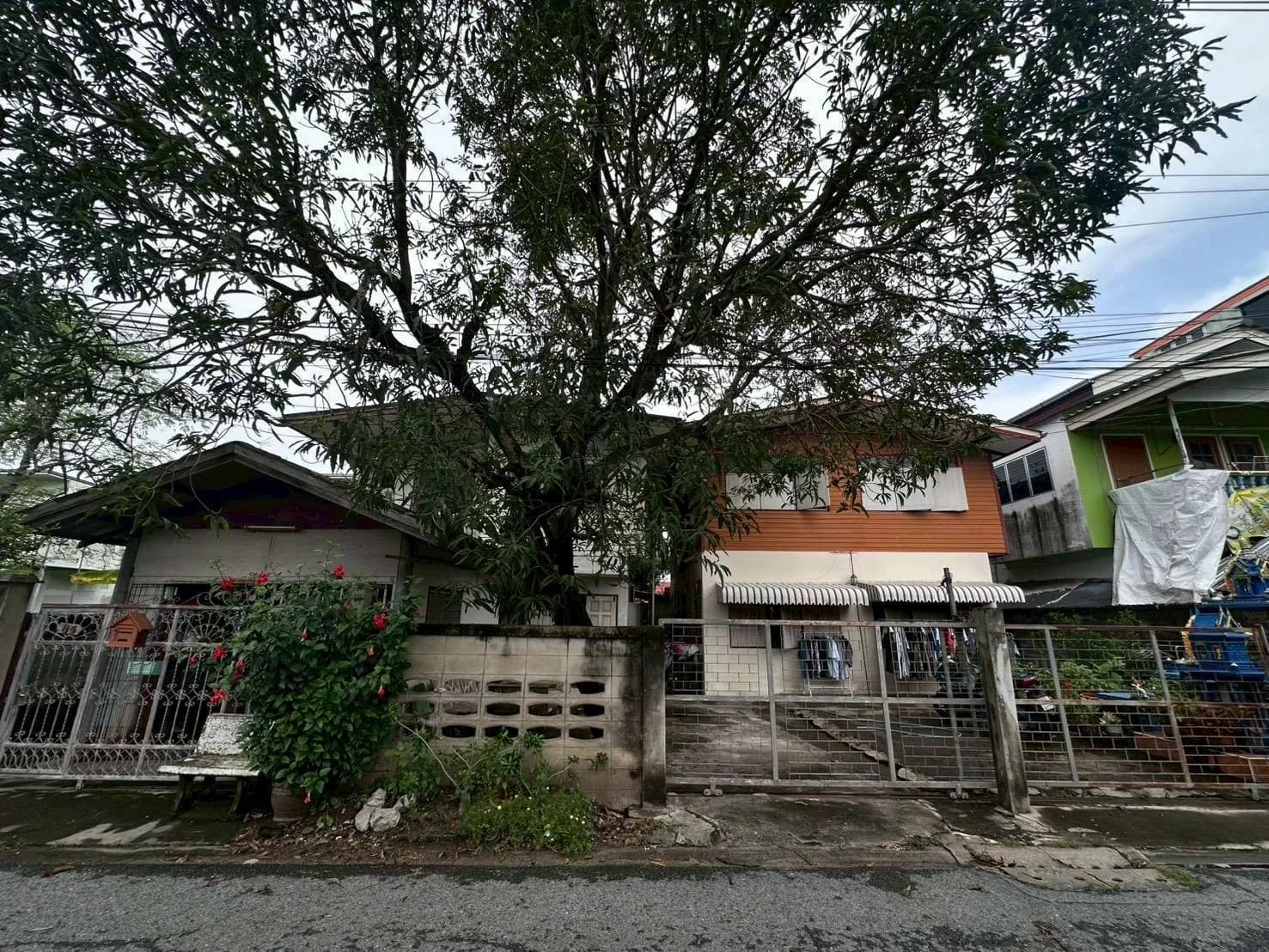 ขายที่ดินพร้อมบ้าน2หลัง 92 ตร.ว. ซ.กาญจนาภิเษก11/1 ใกล้เซ็นทรัล แฟชั่นไอส์แลนด์ 1