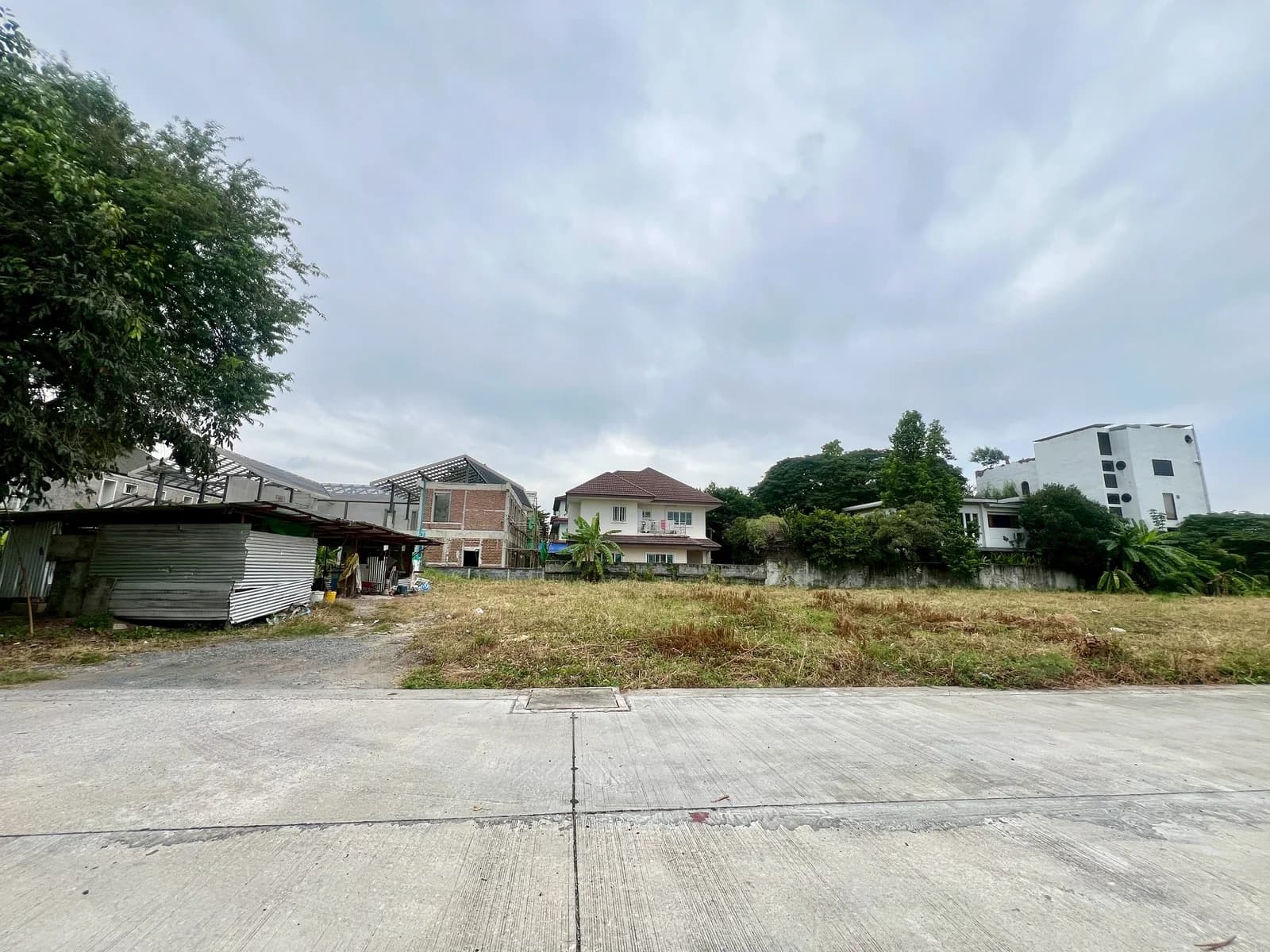 Land 1 rai 3 ngan 64 sq.wah. Soi Punnawithi 39. 1