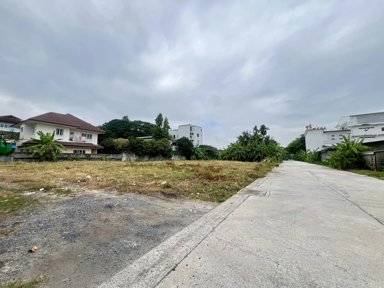 Land 1 rai 3 ngan 64 sq.wah. Soi Punnawithi 39. 2