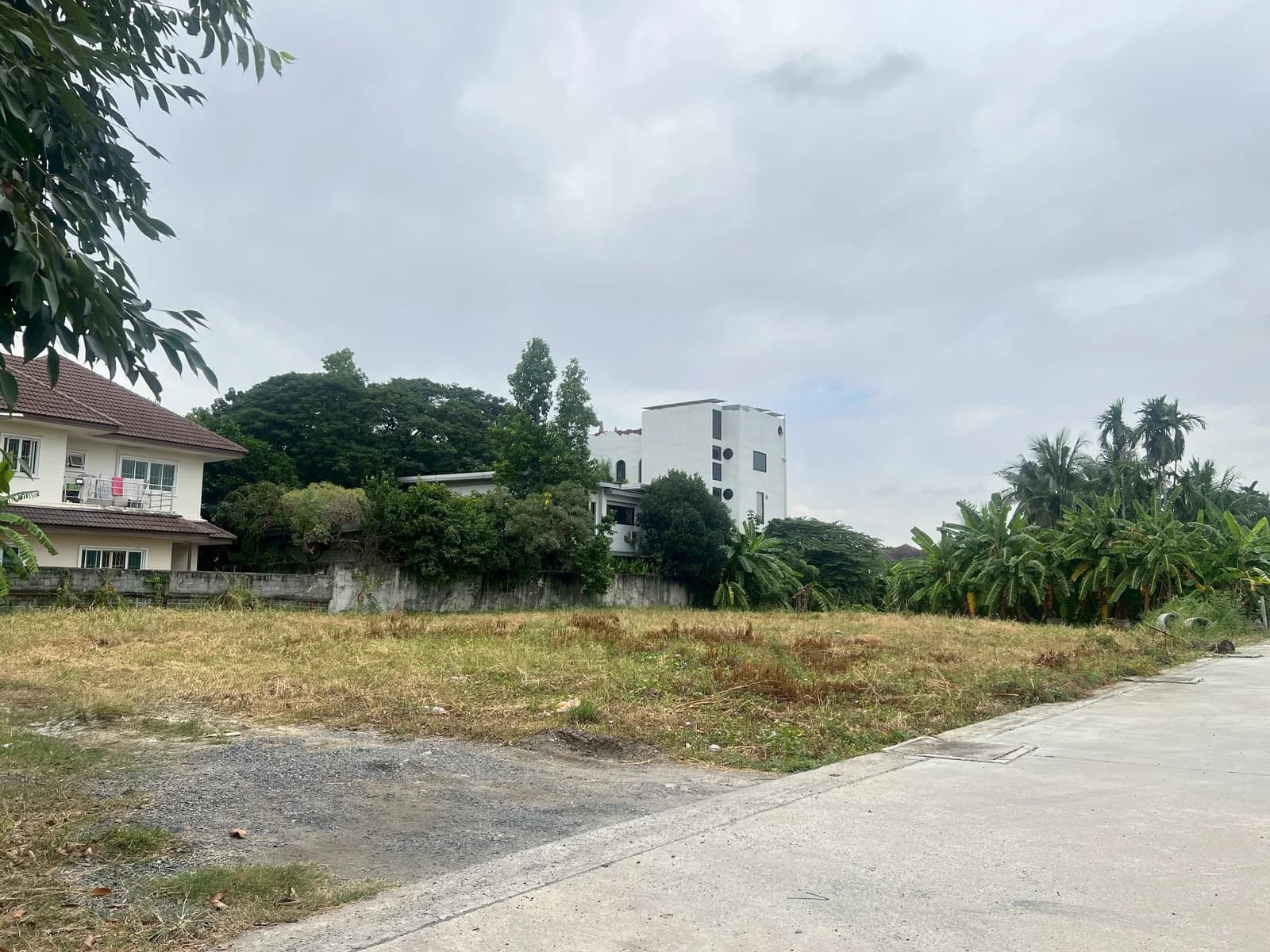 Land 1 rai 3 ngan 64 sq.wah. Soi Punnawithi 39. 5
