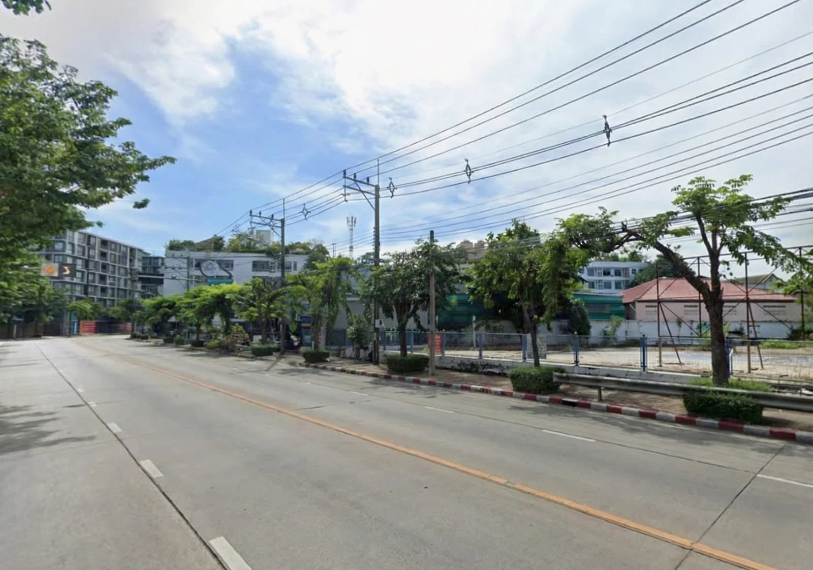 ขายและให้เช่าที่ดิน 1-2-47 ไร่ ติดถ.นาคนิวาส ระหว่าง ซ.55-57 ใกล้ Cen.EastVille 2