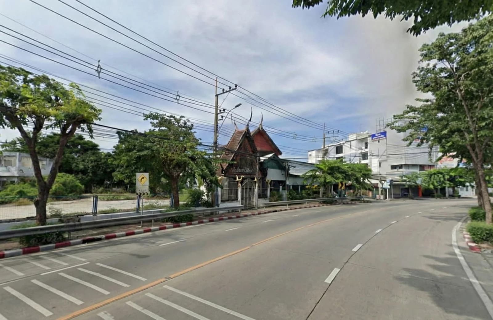 ขายและให้เช่าที่ดิน 1-2-47 ไร่ ติดถ.นาคนิวาส ระหว่าง ซ.55-57 ใกล้ Cen.EastVille 3