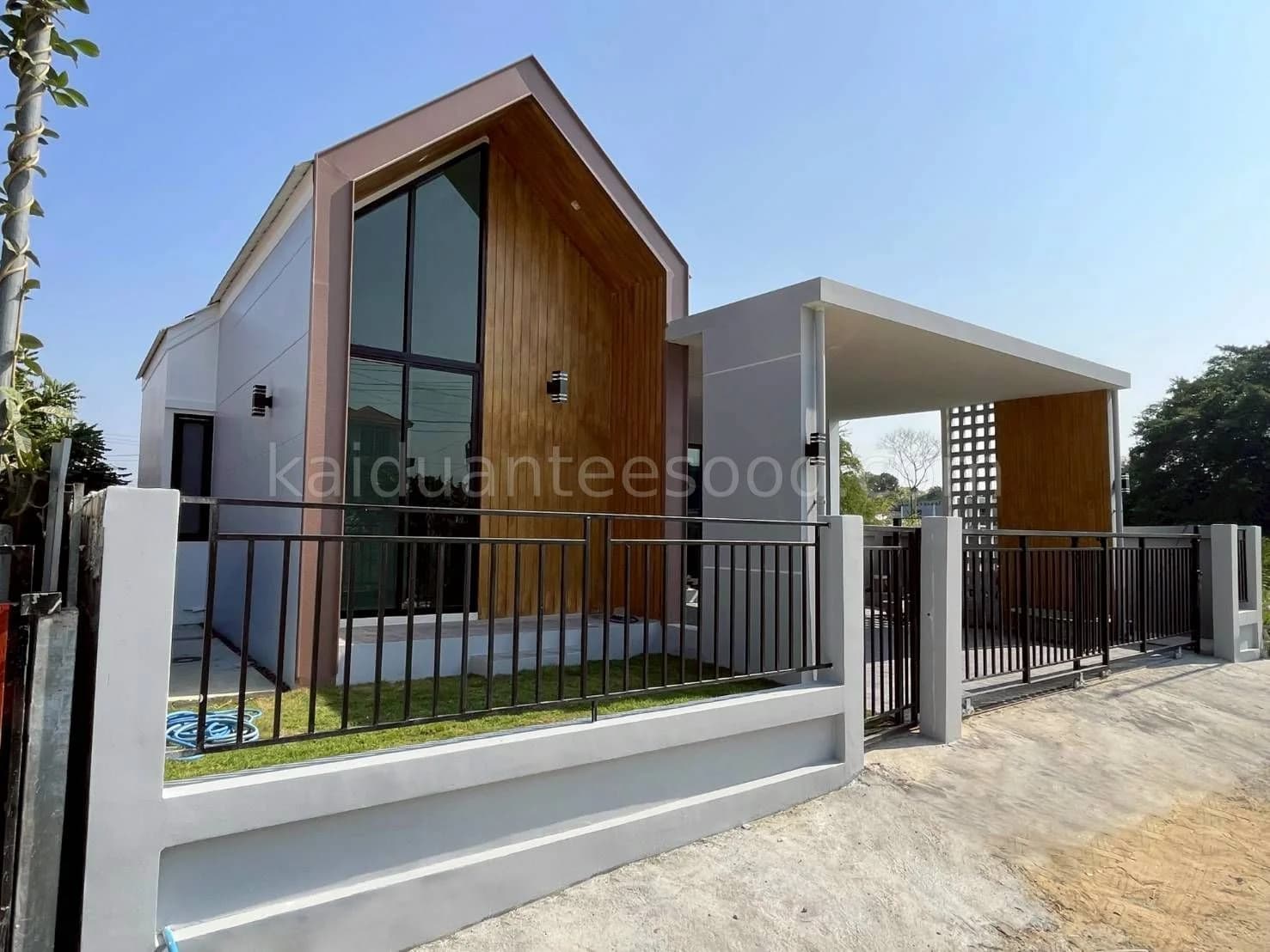 Single-story house for sale, 50 sq.wa., Soi Chueamsamphan 22, near Lam Ee Rua Market. 1