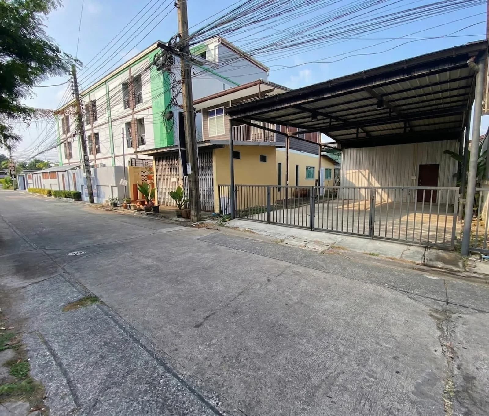 ขายที่ดินพร้อมสิ่งปลูกสร้าง 31 ตร.ว. เข้า-ออกได้ 2 ซอย (ลาดพร้าว 58 และ 60) 1