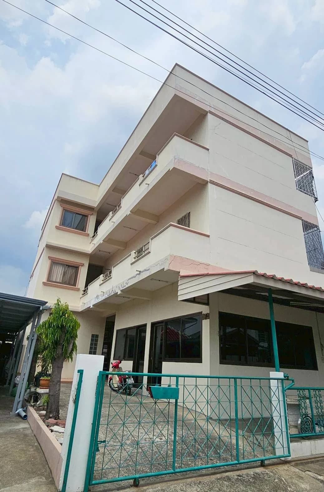 ขายอพาร์ตเมนต์ 3 ชั้น 52 ตร.ว. ใกล้ รร.ศรีพฤฒา และตลาดหมู่บ้านนักกีฬาแหลมทอง ซ.7 1