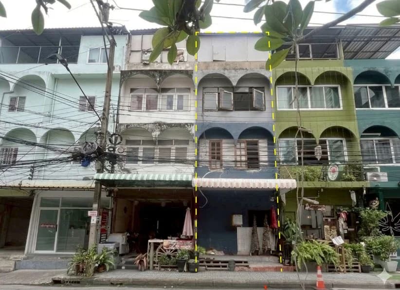 ให้เช่าอาคารพาณิชย์ 3 ชั้น พร้อมดาดฟ้า 11.4 ตร.ว. ซ.สุขุมวิท 4 ใกล้สวนเบญจกิติ 1