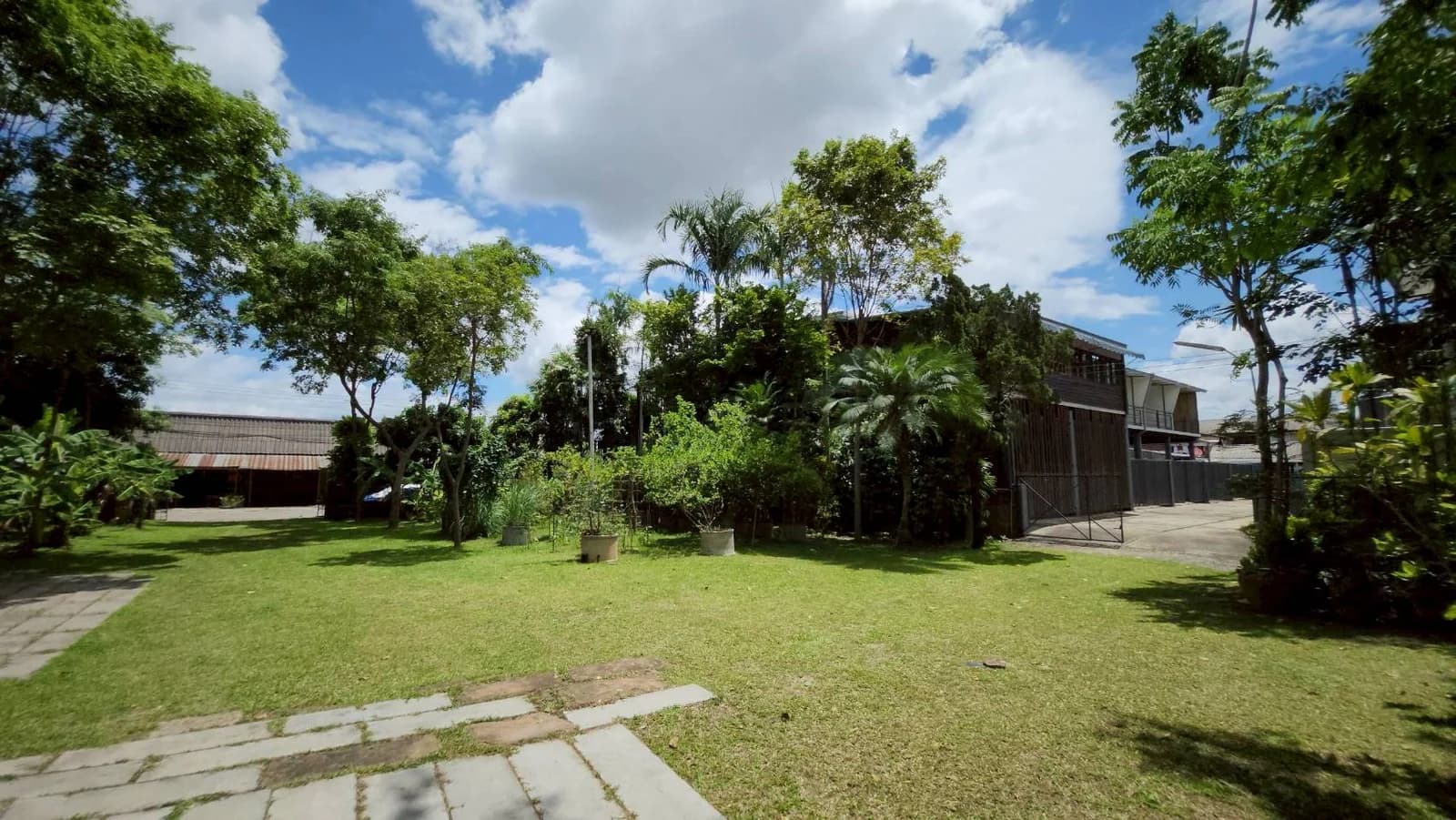 Land with Buildings for Sale, 1 Rai 2 Ngan 38.2 Sq.w., Near Chiang Rai 1