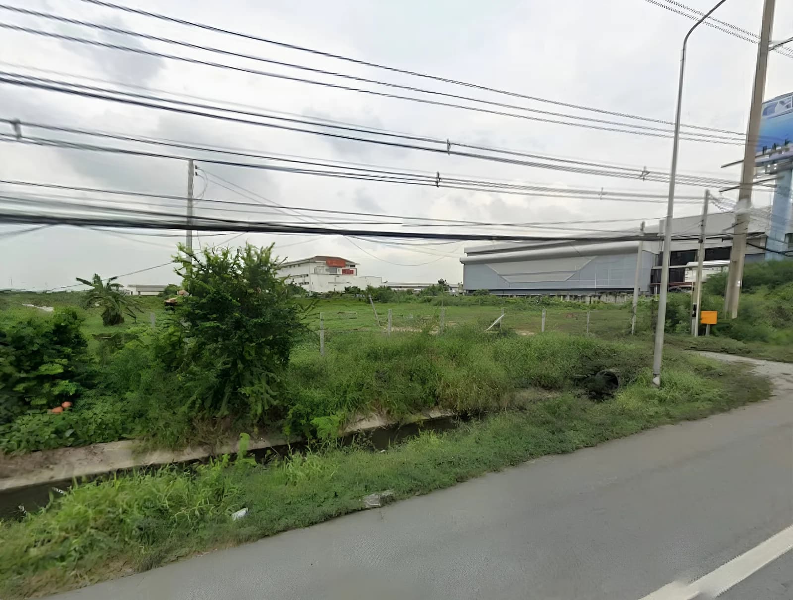 ให้เช่าที่ดิน 51-3-57 ไร่ ติดถนนสุขุมวิท ติดทางเข้า นิคมฯ ทองโกรว์ จ.ชลบุรี 1