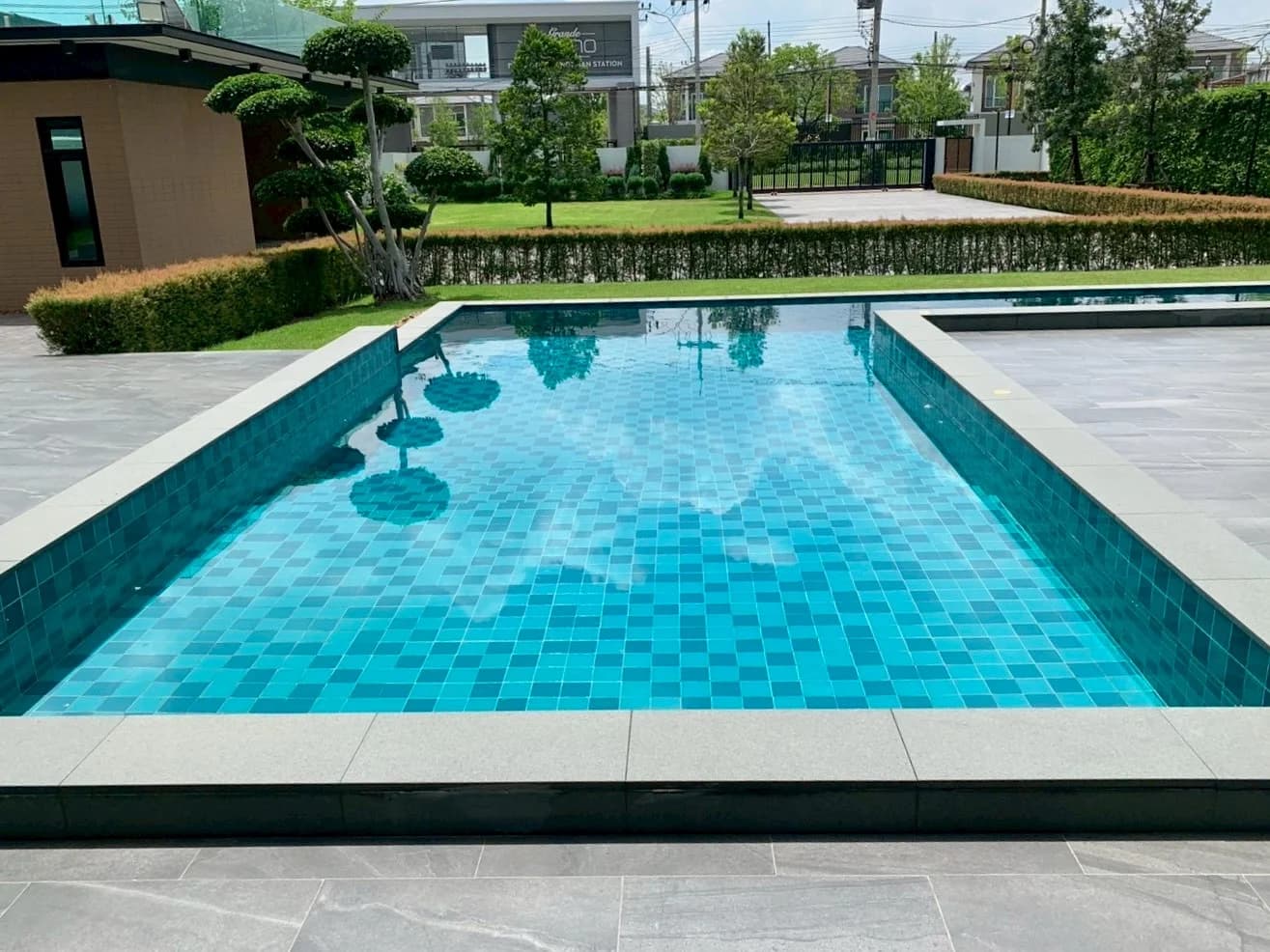 2-Storey Detached House for Sale with Swimming Pool, 1-1-0 Rai, Soi Ra 3